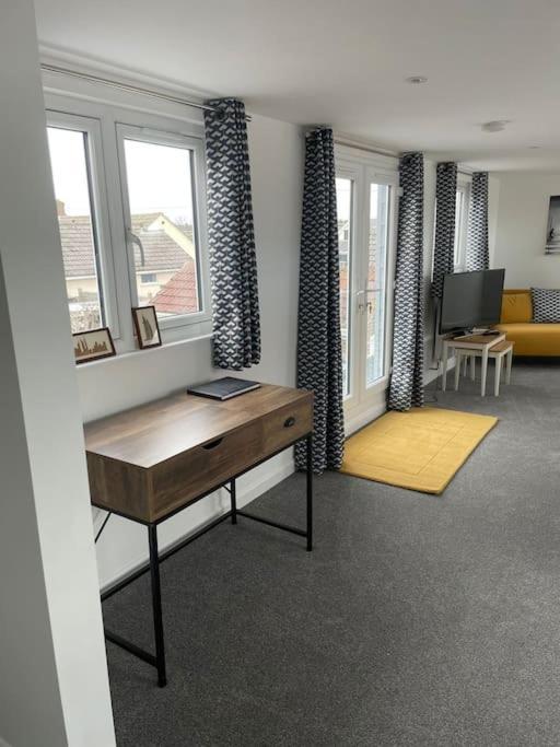 Seascape - Stylish Modern Apartment Barton-on-Sea Exterior foto