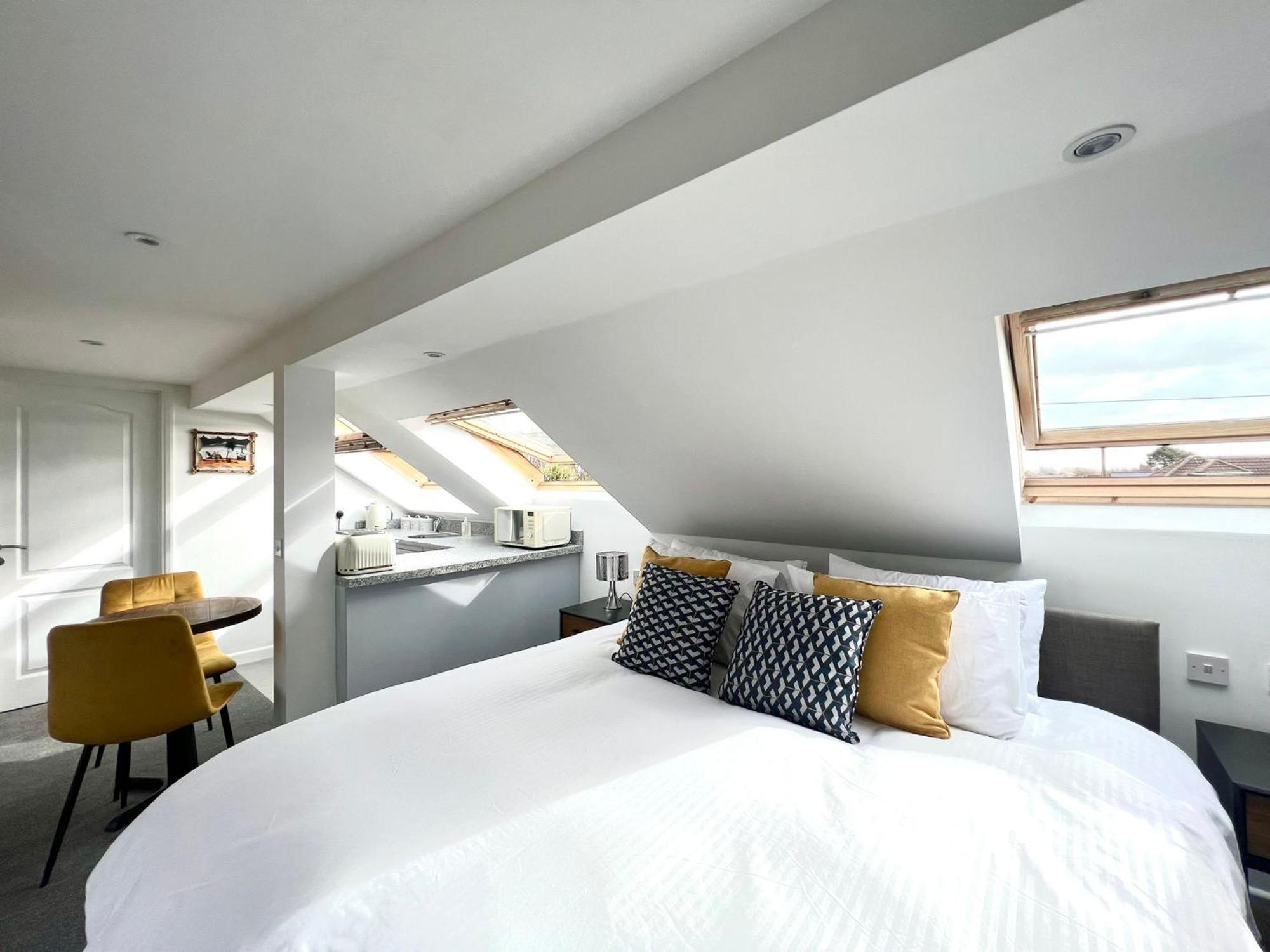 Seascape - Stylish Modern Apartment Barton-on-Sea Exterior foto